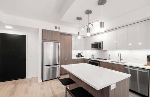 NoMa Hotel | Steps from Metro | 24/7 concierge | Heart of Noma