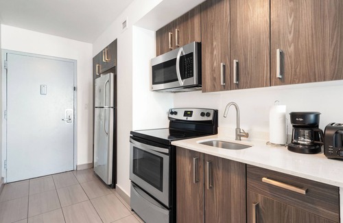 Carolina Apartment | Steps to Beach on 12th Floor w/Parking @ ESJ