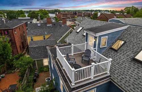 Newburyport House | Steps to Downtown Rooftop Deck Flexible Temp Stay
