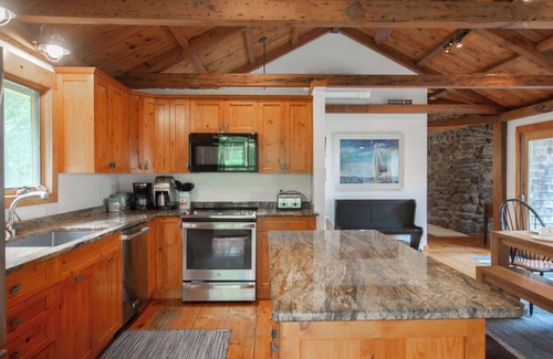 Brewster House | Steps to Freshwater Beach Kayaks Sauna!