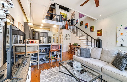 Paducah Condo | Steps to Historic Riverfront: Chic Dtwn Condo!