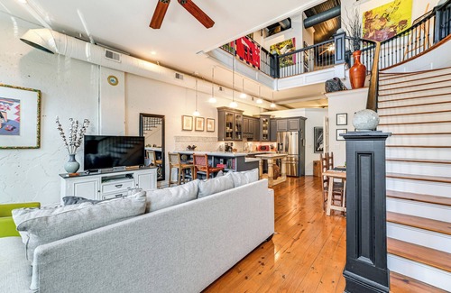 Paducah Condo | Steps to Historic Riverfront: Chic Dtwn Condo!