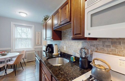 Commonwealth Apartment | Steps to public transport, Boston Coll, Roof Deck