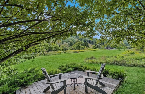 South Pomfret House | Steps to S6! Firepit, BBQ, Views! - Little House