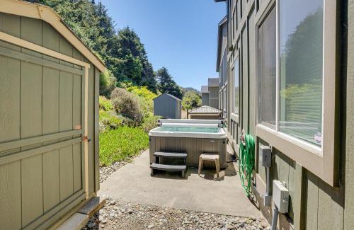 Gold Beach House | Steps to Shore Home with Hot Tub in Gold Beach
