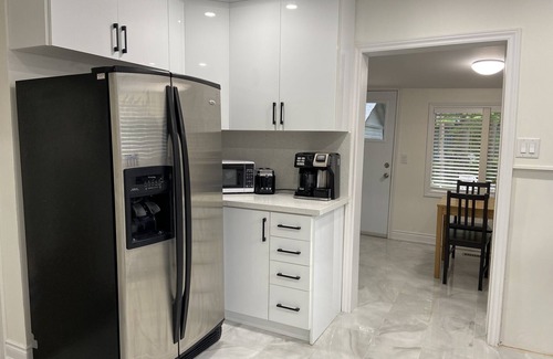 Wasaga Beach Cottage | Steps to the Beach & Minutes to the Mountains!