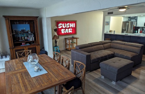 Vanderbilt Beach Condo | Steps to the beach! Enjoy Vanderbilt beach and rooftop pool! Walk to Mercato!