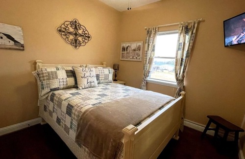 Yantis House | Stilt house on Lake Fork- Relax & Enjoy our amenities