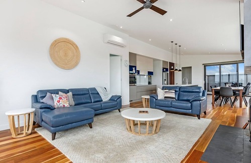 Port Fairy House | STONE and SEA - This is truly a luxurious coastal haven, with lots of space and amazing ocean views