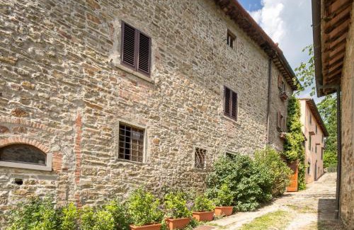 Lamole Villa | Stone built farmhouse Antica Torre by VacaVilla