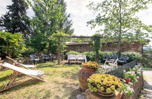Lamole Villa | Stone built farmhouse Antica Torre by VacaVilla