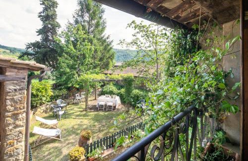 Lamole Villa | Stone built farmhouse Antica Torre by VacaVilla
