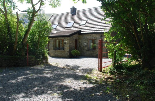 Shanafaraghaun Cottage | Stone Cottage in Spectacular Scenic Connemara Location, Comfortable and Peaceful