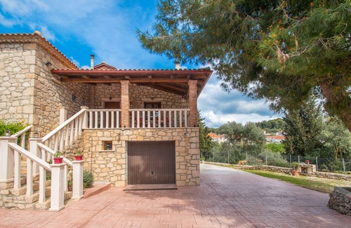 Agios Leon House | Stone Edge