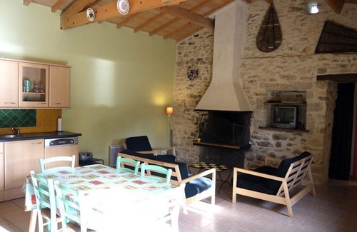 Thezac Cottage | stone farmhouse on one level 3 c. with private pool