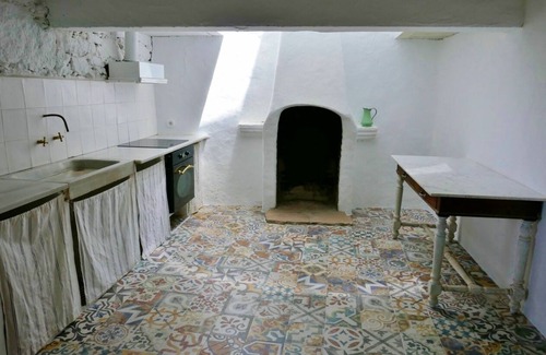 Salce Cottage | Stone house with garden, barbecue and fireplace.