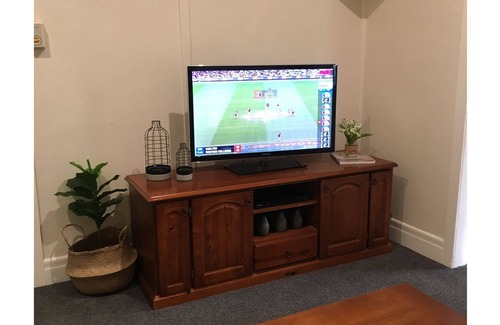 Ararat House | Stones Throw - Comfy Place to Stay