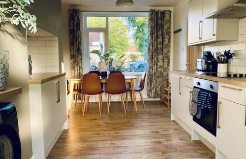 Honley House | Storthes Hall Prk → 3min | SmartTV | Pets | Garden