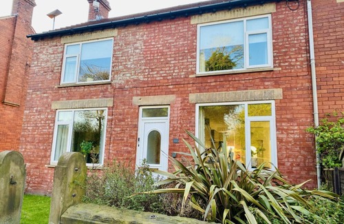 Honley House | Storthes Hall Prk → 3min | SmartTV | Pets | Garden