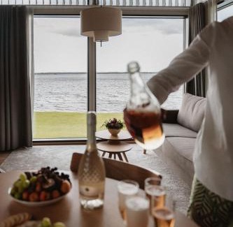 Larsmo Villa | Strandis Smokehouse Camping & Resort, Villas