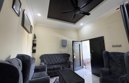 Kampung Raya Rawa House | Strategic Location SH 92 Homestay