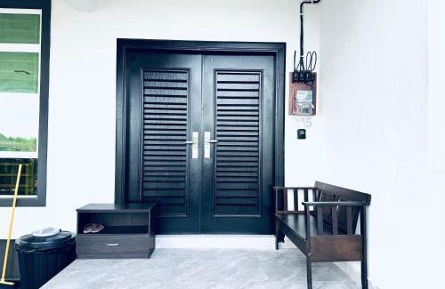 Kampung Raya Rawa House | Strategic Location SH 92 Homestay