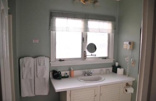 Vergennes Hotel | Strong House Inn