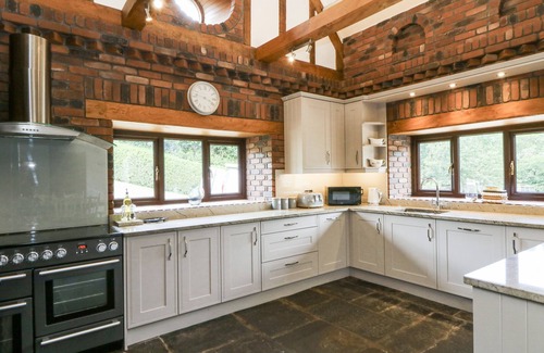 Tirabad Cottage | STUD FARM HOUSE, pet friendly, luxury holiday cottage in Knighton