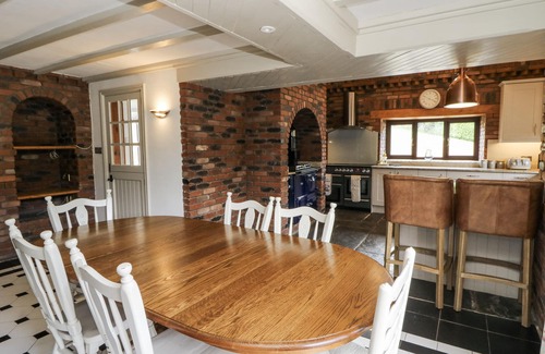 Tirabad Cottage | STUD FARM HOUSE, pet friendly, luxury holiday cottage in Knighton