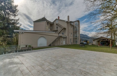 Arvillard Apartment | Studio '108' with shared pool, shared terrace and Wi-Fi