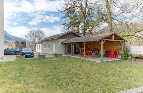 Arvillard Apartment | Studio '108' with shared pool, shared terrace and Wi-Fi