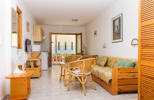 Balatonmariafurdo Apartment | Studio 50 m from the shore of Lake Balaton, with pool