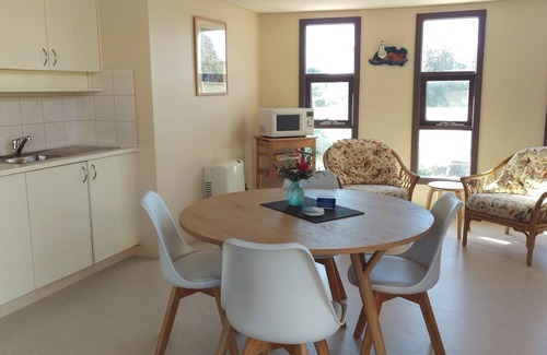 Point Lonsdale Apartment | studio@8 - seaside retreat