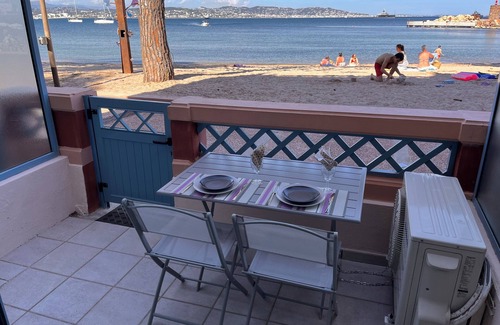 Theoule-sur-Mer Apartment | studio + alcove on the beach facing Cannes