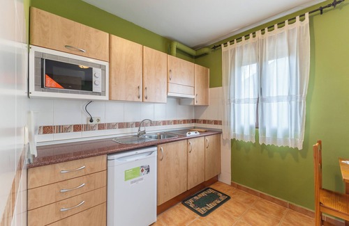 Santo Tome del Puerto Apartment | Studio Apartment 'La Casa De Dafne Acebo' with Mountain View, Shared Terrace and Shared Garden