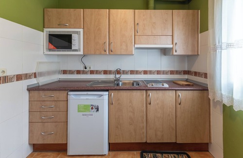 Santo Tome del Puerto Apartment | Studio Apartment 'La Casa De Dafne Acebo' with Mountain View, Shared Terrace and Shared Garden