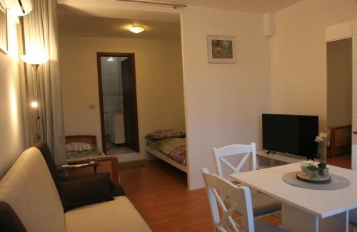 Buzdohanj House | STUDIO APARTMAN MARIA