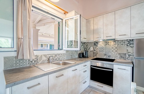 Arillas Apartment | Studio Apartment 'Premier Upstairs 6' with Sea View, Wi-Fi and Air Conditioning