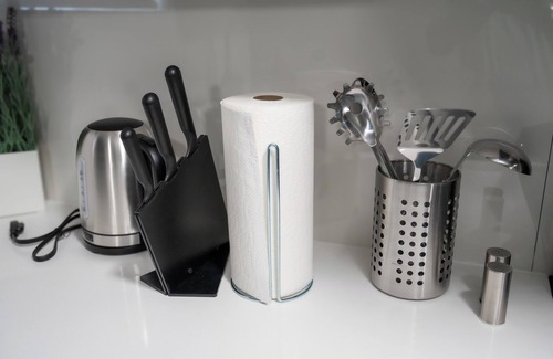 Brampton Apartment | Studio Apartment A | Full Kitchen | Cozy & Modern