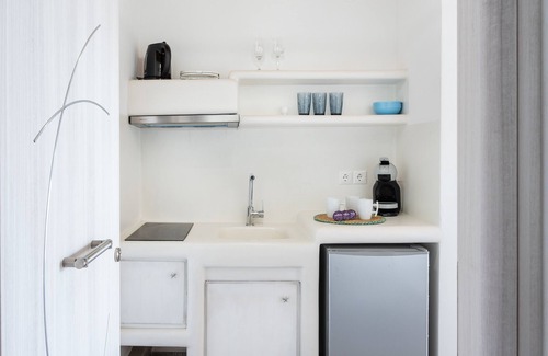 Milos Apartment | Studio Apartment 'Betty Superior with Panoramic View 2' with Sea View, Wi-Fi and Air Conditioning