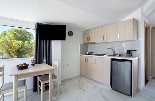 Pidima Kyras Apartment | Studio Apartment 'Iguana 18' with Sea View, Wi-Fi and Air Conditioning