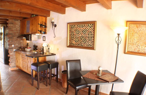 Gernsbach Apartment | Studio-Apartment mit Küche und Marmorbad mit begehbarer Dusche