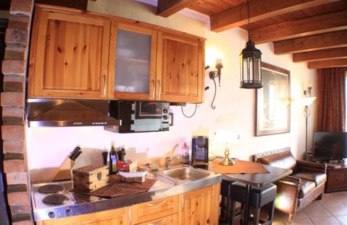 Gernsbach Apartment | Studio-Apartment mit Küche und Marmorbad mit begehbarer Dusche