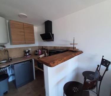 Pourrieres Apartment | Studio au calme tout équipé