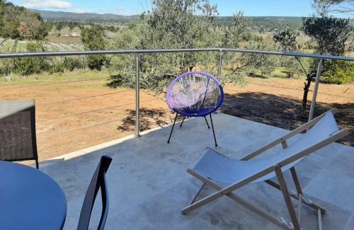 Pourrieres Apartment | Studio au calme tout équipé