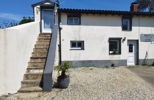 Saint-Lumine-de-Coutais Apartment | Studio au Coeur de la Ferme