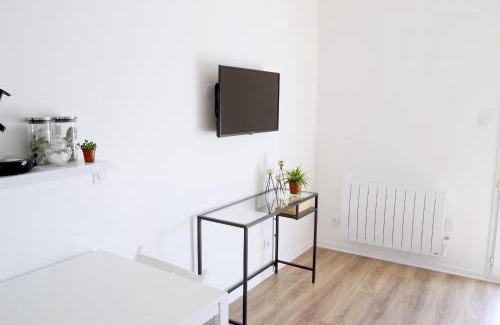 Cenon Apartment | Studio Belle vue Bordeaux - Parking privé - Netflix - Tram A