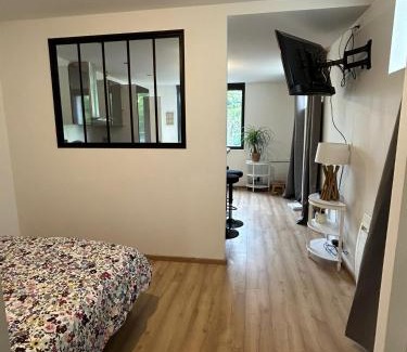 Sainte-Savine Apartment | Studio CF Cosy Proche Gare, Centre Ville et Toutes Commodites