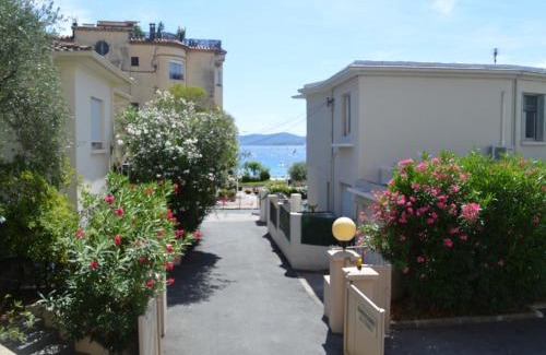 Saint-Raphael Apartment | Studio climatisé proche plage, commerces et gare avec balcon, parking et wifi - FR-1-466A-5