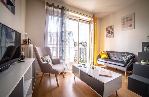 Brive-la-Gaillarde Apartment | Studio Coquet Functional Parking